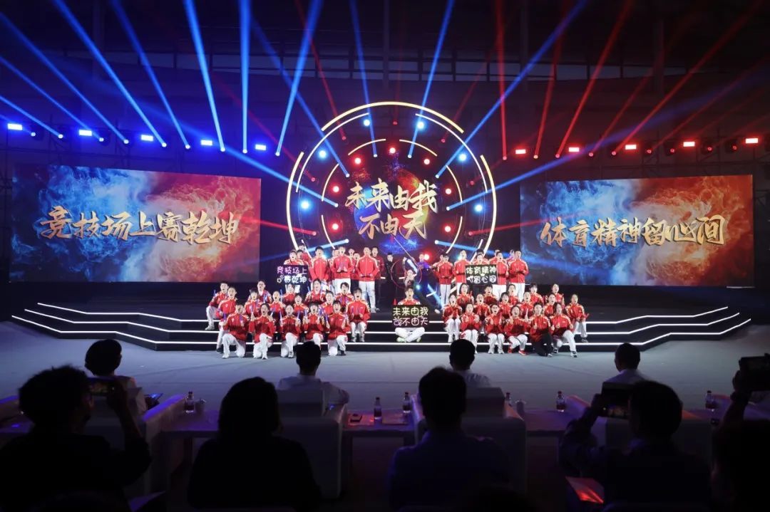 包含冠军抵达决赛赛场挑战冒险追求荣光的词条