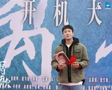 包含查尔顿联队新帅上任，齐心打造强大阵容的词条