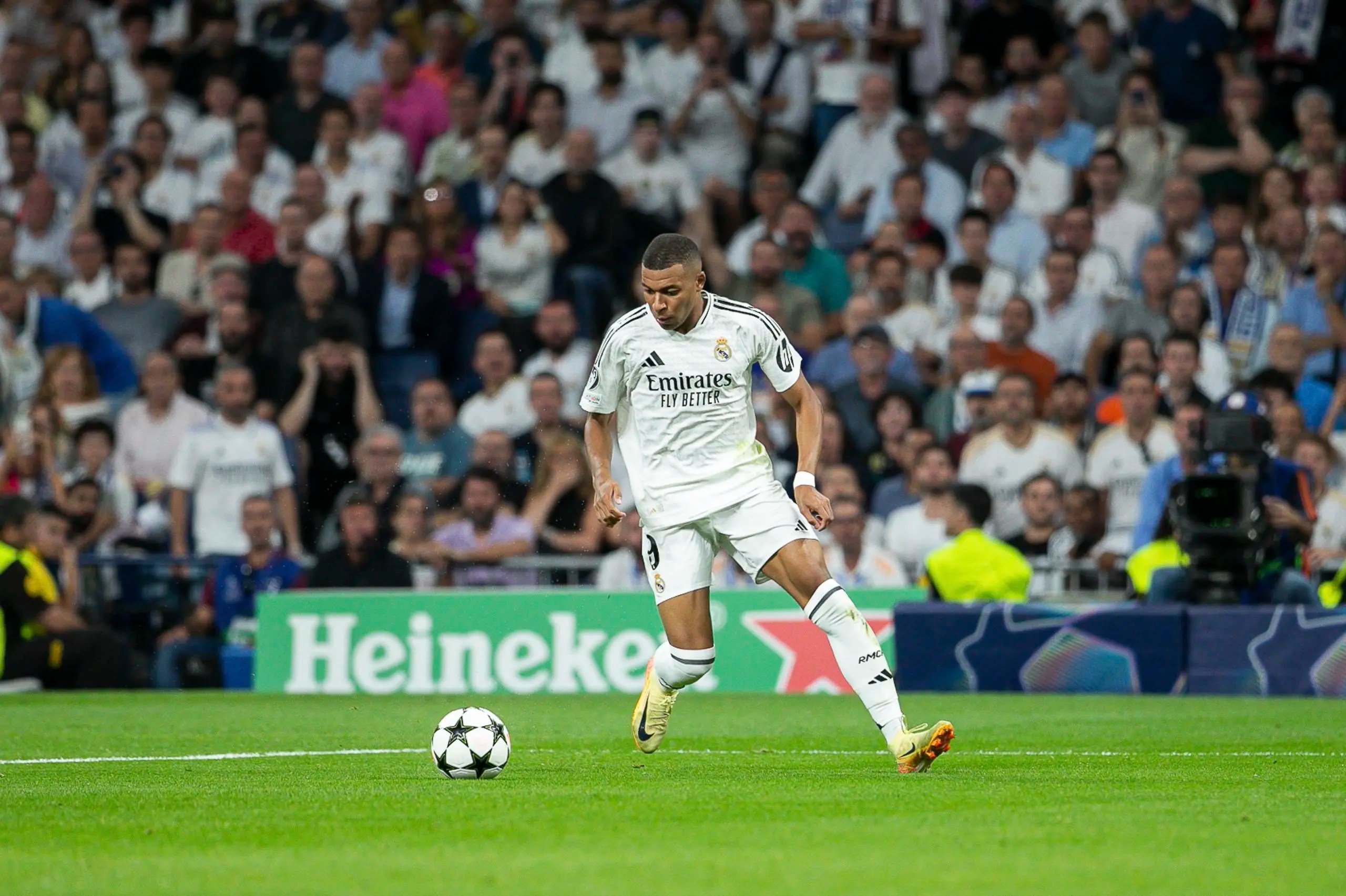 皇家马德里稳坐联赛榜首,备战欧冠半决赛的简单介绍 皇家马德里稳坐联赛榜首,备战欧冠半决赛的简单介绍