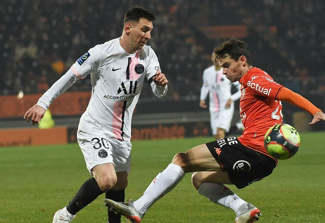 开云体育在线-沙托鲁主场球迷加油助威，大胜洛里昂