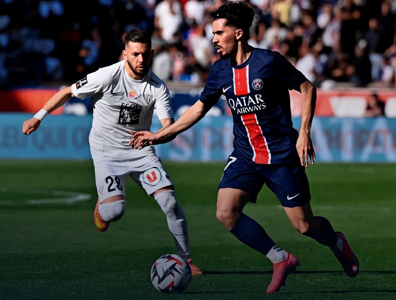 开云体育下载-巴黎圣日耳曼全取三分，确保领先地位