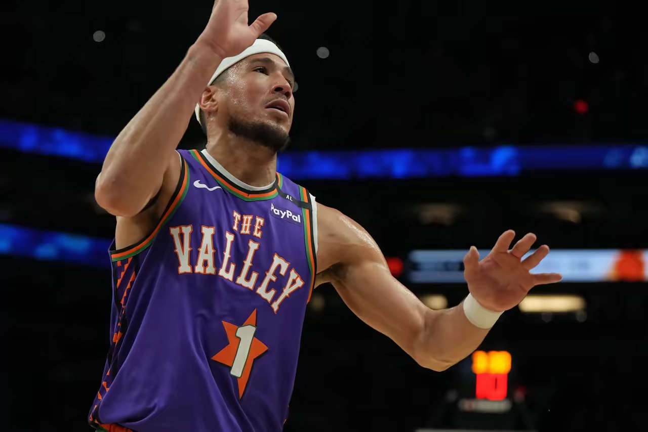 开云体育app-太阳力克公牛，布克砍下生涯新高45分的简单介绍