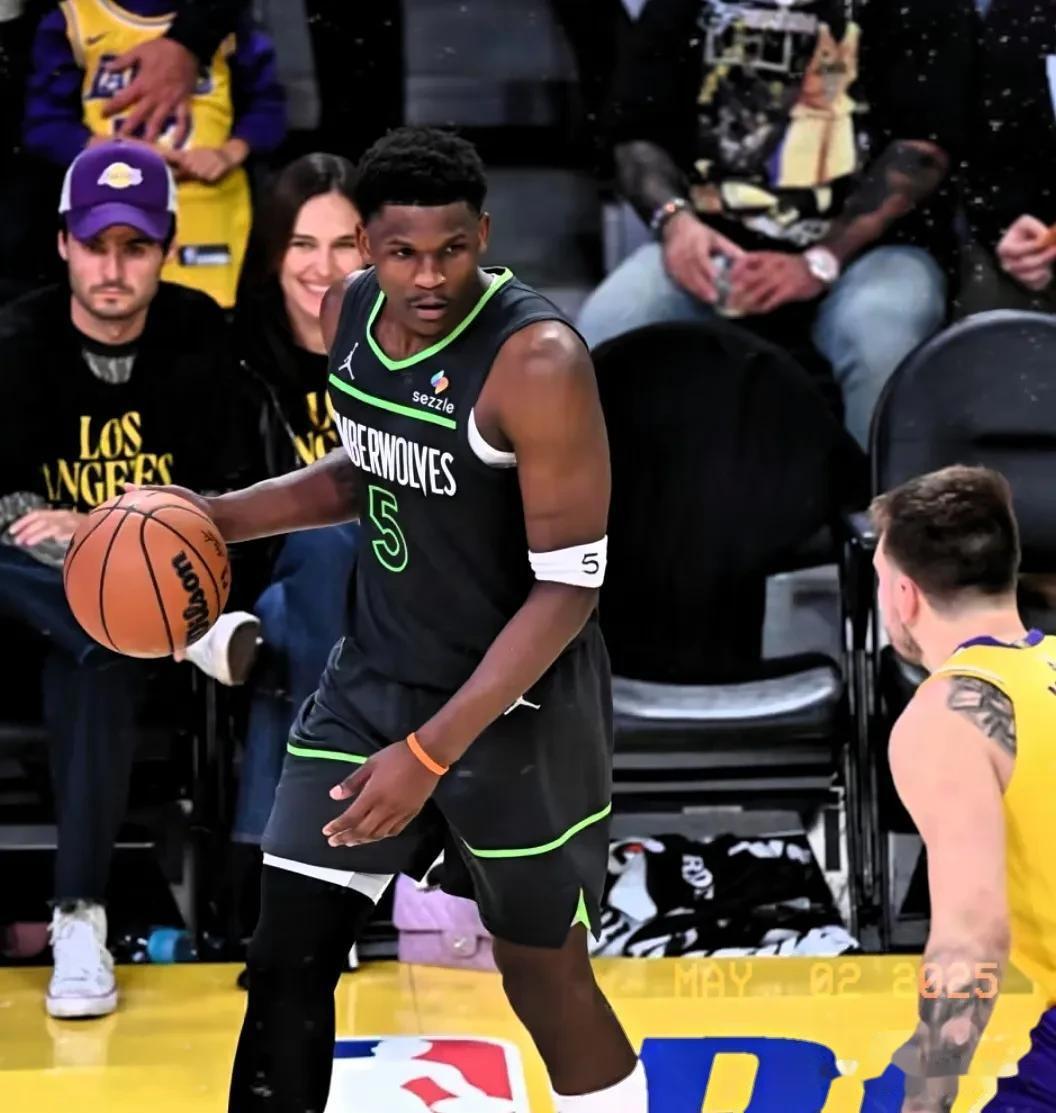 森林狼连败告急,维金斯迷失进攻无法抉择 森林狼连败告急,维金斯迷失进攻无法抉择