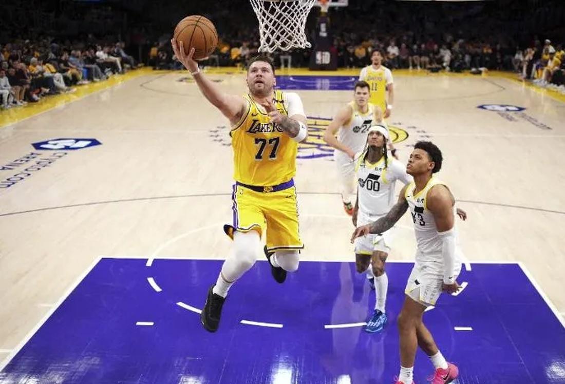 黄蜂队遭遇连败,士气低迷 黄蜂队遭遇连败,士气低迷