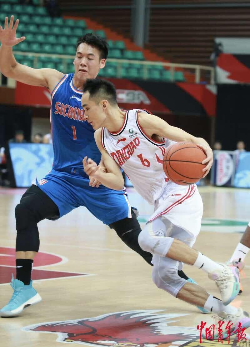 深圳队险胜青岛队，乔治带队取胜