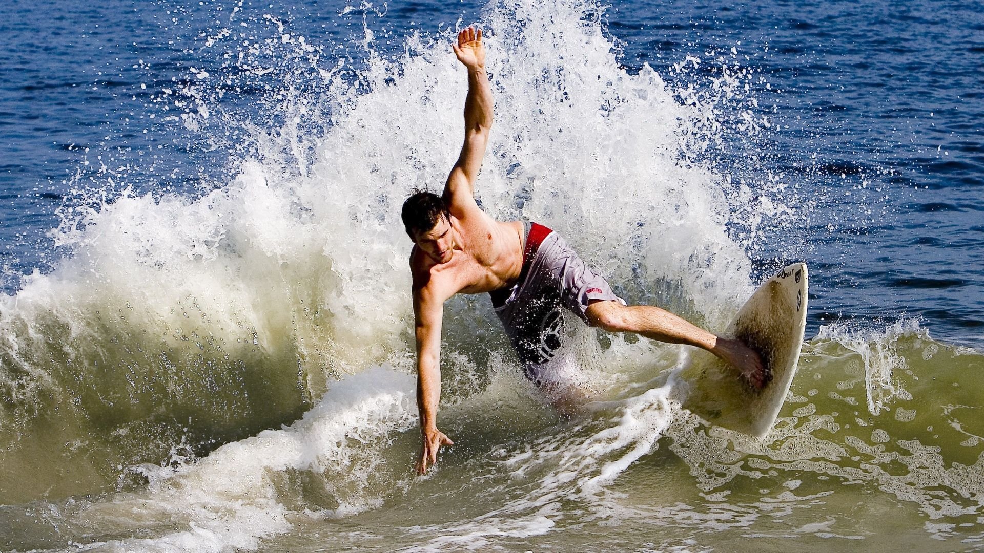 篮球史上最震撼冷门，山西队跨越大洋踏平热火，米切尔成为关键先生