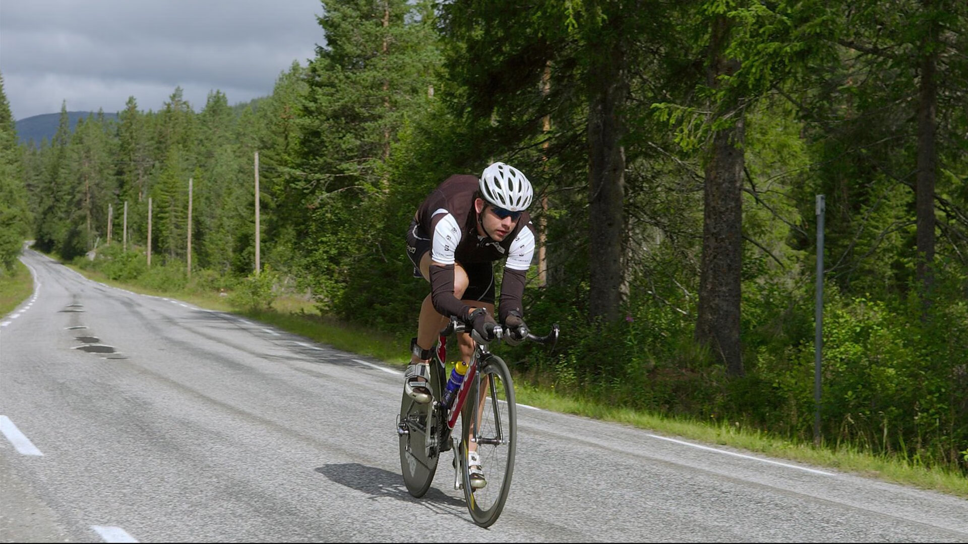 开云官网-中游狂飙！威廉姆斯战术绝杀，维斯塔潘巡航夺冠